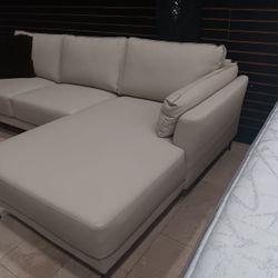 GORGEOUS MODERN SECTIONAL FOR LESS! WOW! DELIVERY TODAY! 