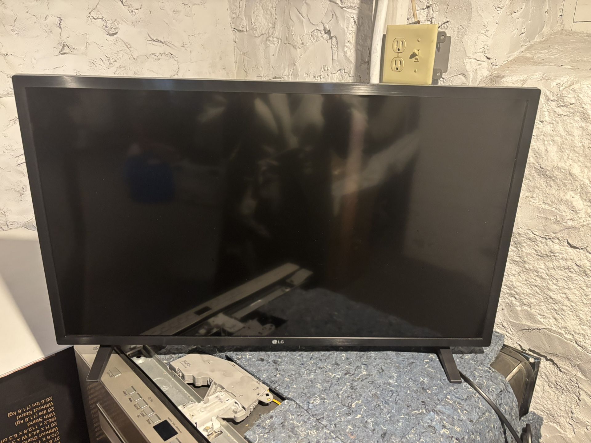 LG TV 32” LED-LCD Smart