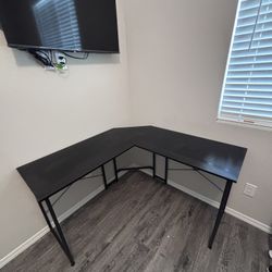 FREE GAMING DESK