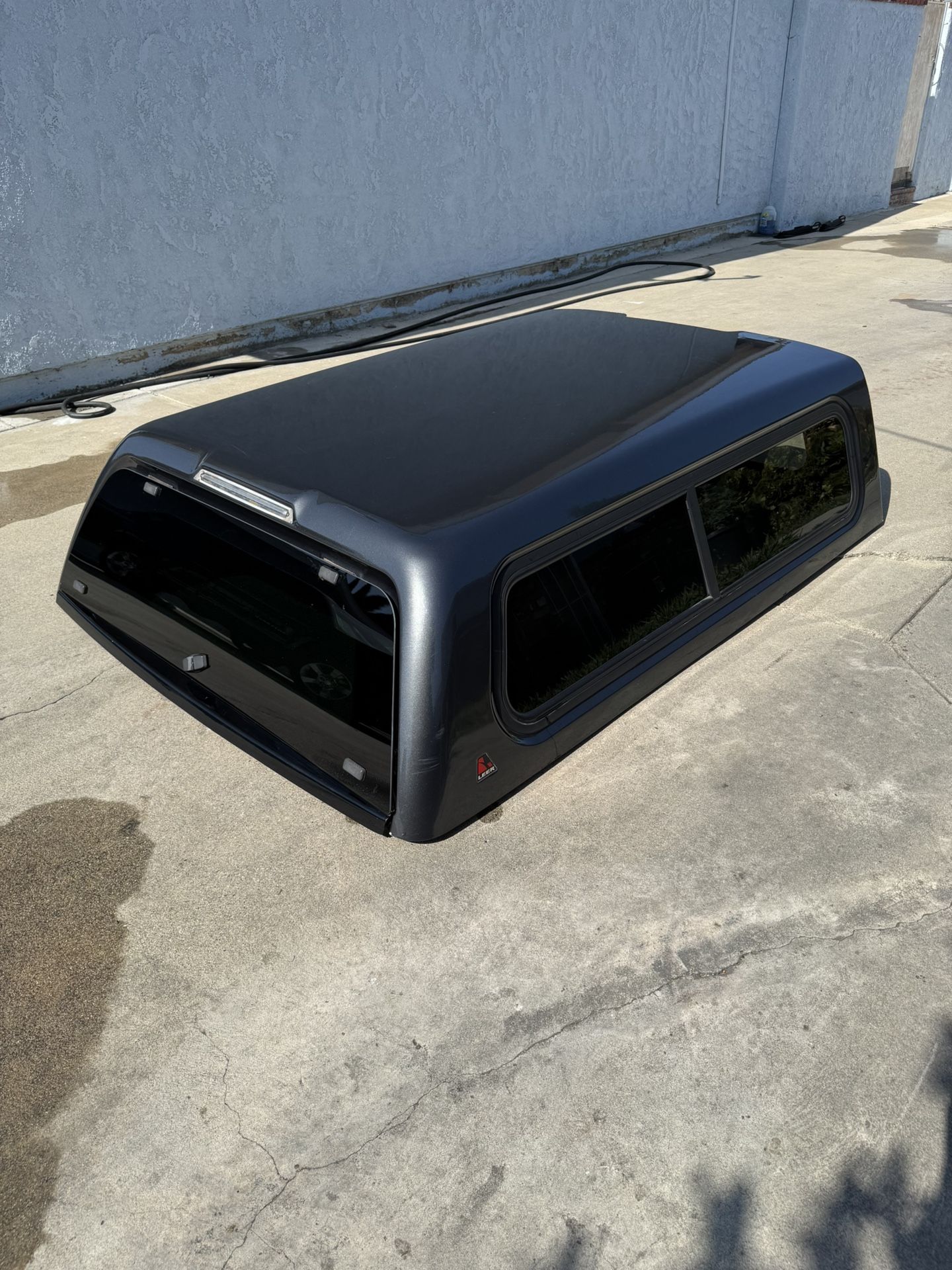 Leer 100XR Camper Shell Toyota Tacoma 2026/2023 6’4”