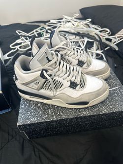 Jordan 4 military black SIZE 12