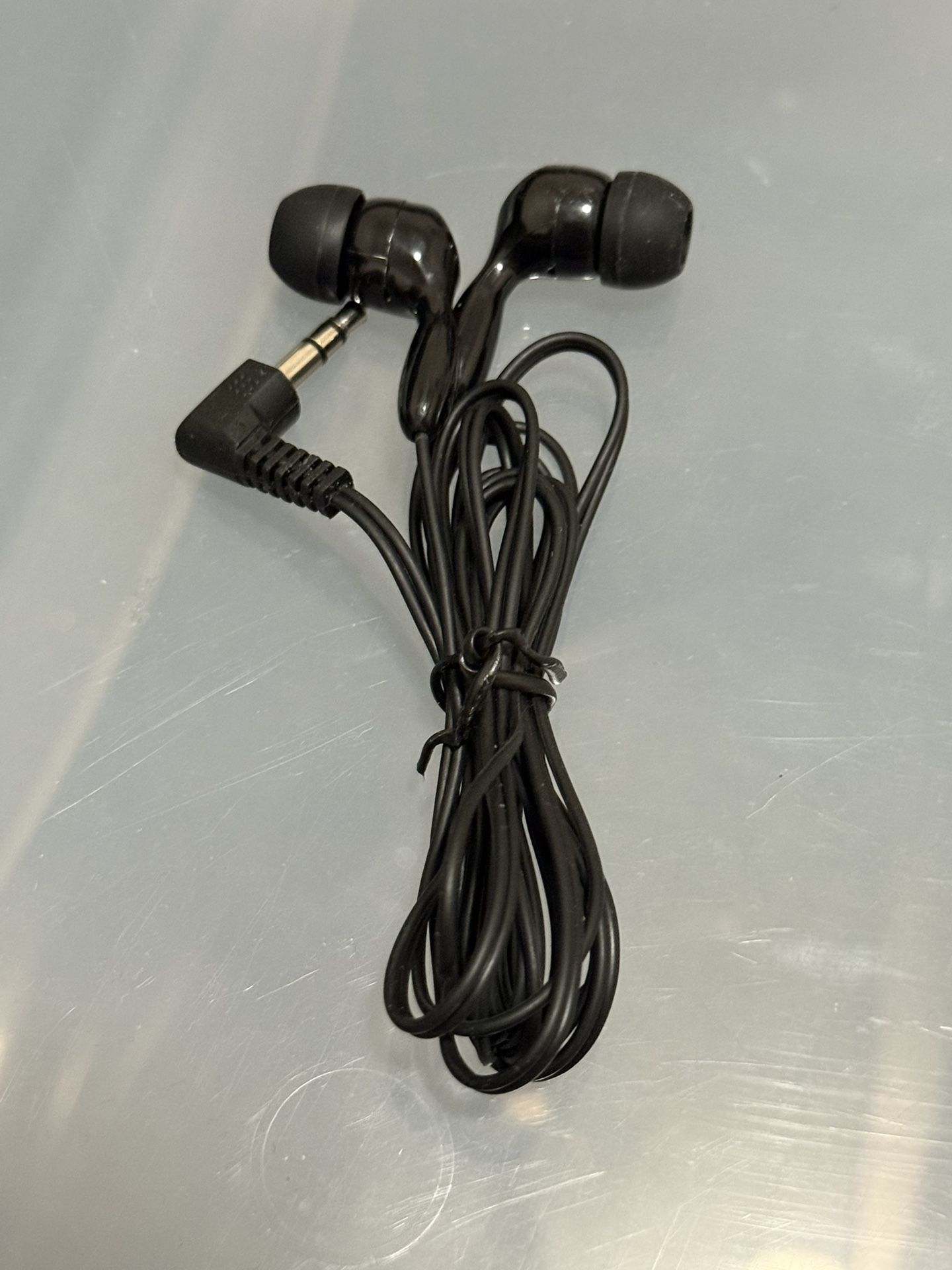 Earphones/ earbuds / headphones