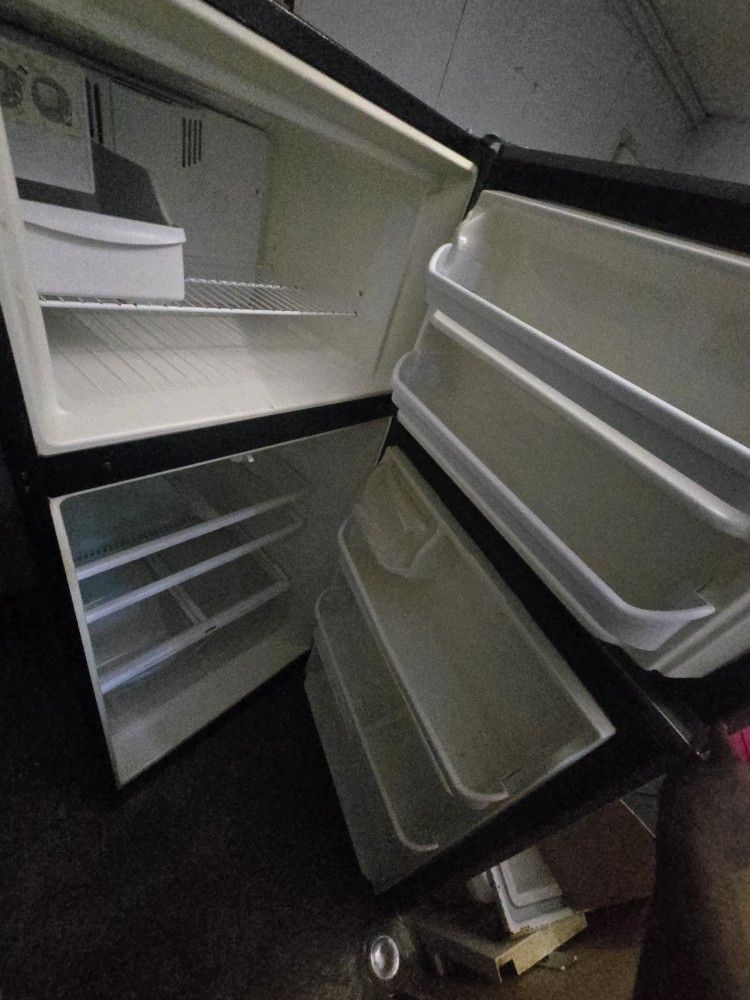 Top Freezer Refrigerator