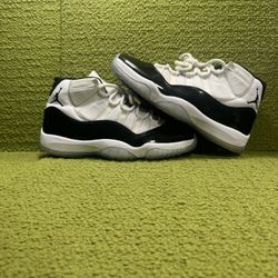 Jordan 11 Concords Size 9.5M