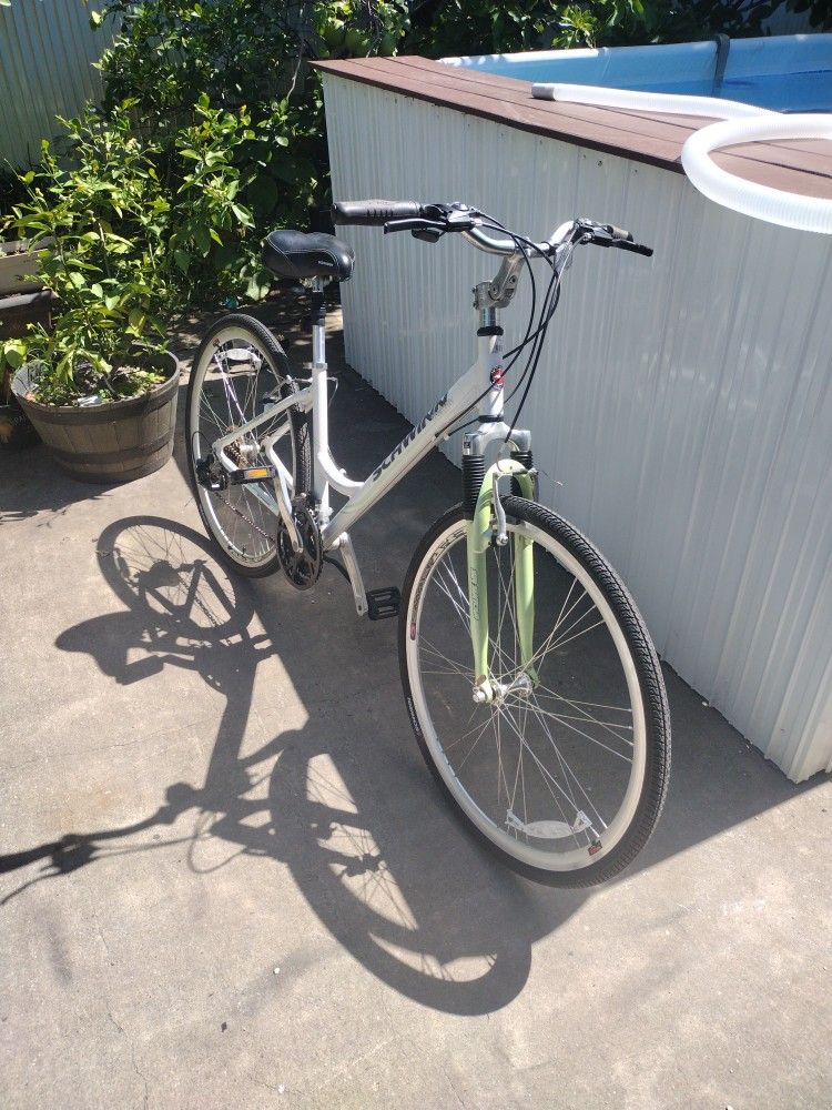 Bicycle Schwinn 700 Series Aluminum