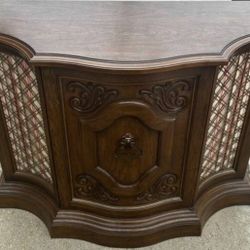 Mid Century Retro Vinyl Record Player Buffet / Stereo / Cabinet