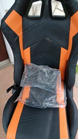 Brand New Gaming Chair But Has Defects $35obo