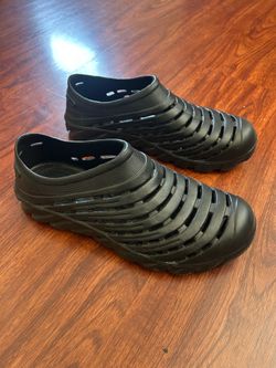 LA County Crocs Size 11
