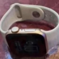 Model A2351 32GB GPS.  Apple Watch SE 40 MM gold color.