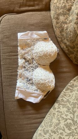 Beautiful This Windsor white bustier corset top is a size medium featuring beaded details and removable straps