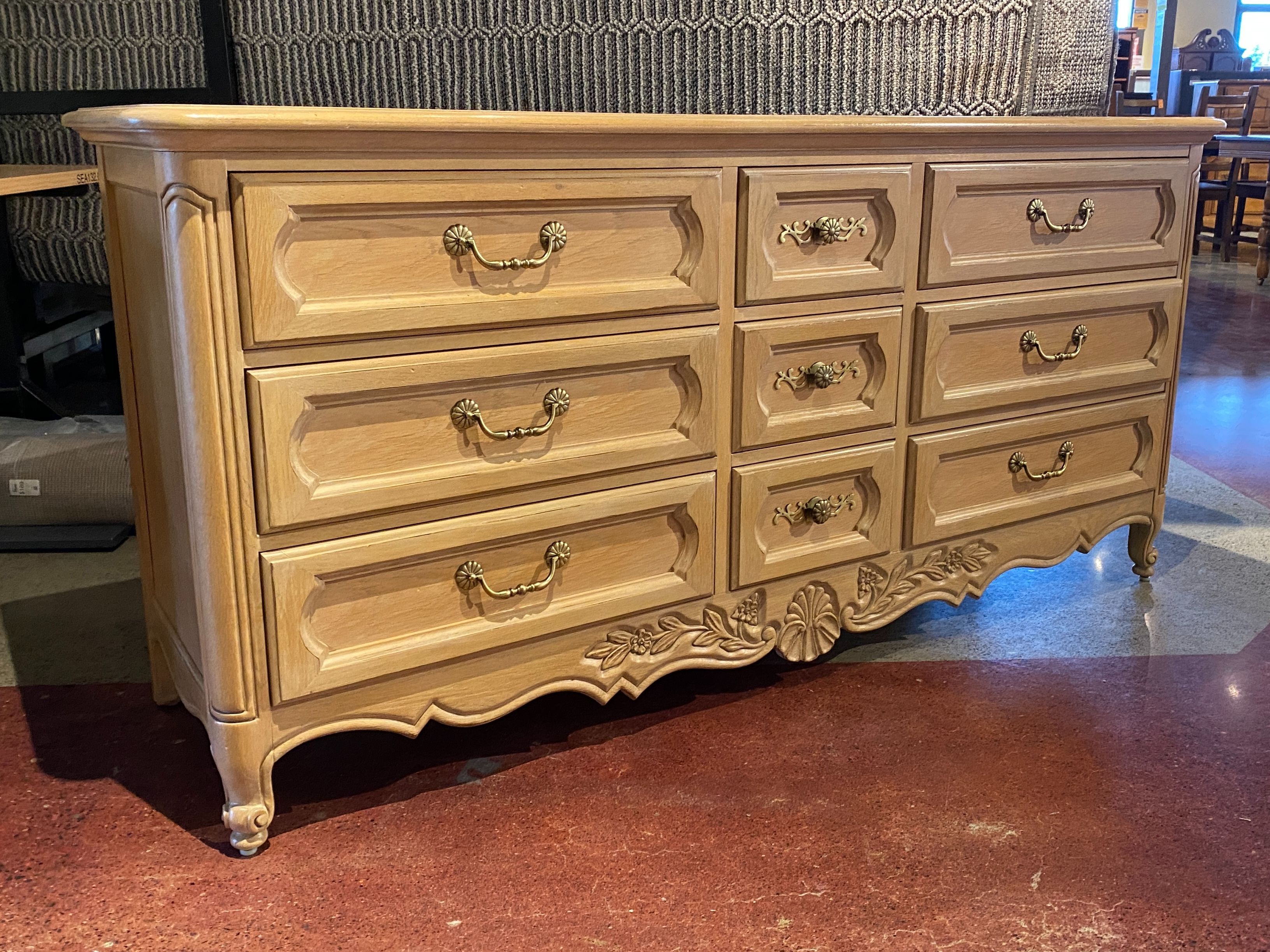 HICKORY WHITE Blonde 9-Drawer Doublewide Dresser w/ Dovetail Joints