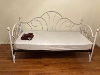 White Metal Daybed with Mattress