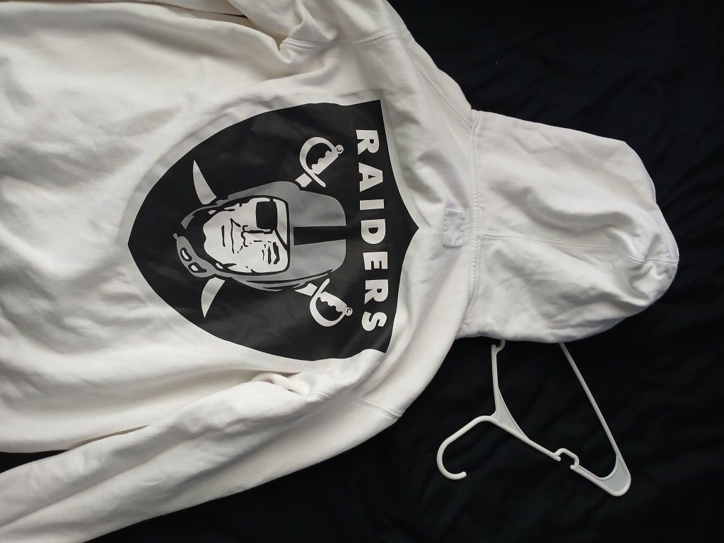 Supreme Raiders Pull Over