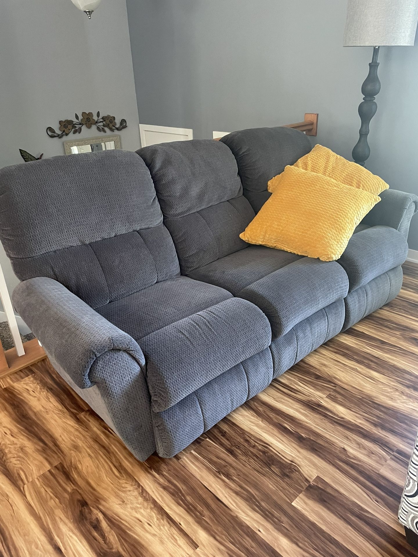 Med/ Gray Couch w/2 Recliners