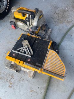 Dewalt 10 in High Capacity Wet Tile Saw with Stand