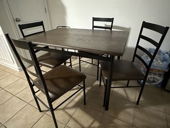 Table With 4 Chair Set