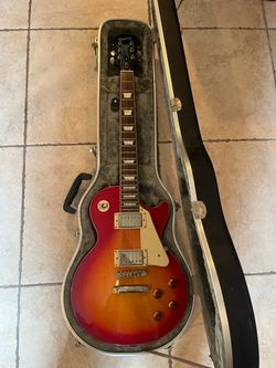 Epiphone Standard Les Paul w/ Roadrunner LP Hardshell Case