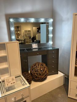 Brand New Modern Lacquer finish vanities features 7 drawer & Hollywood Mirror lights