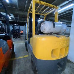 Excellent TCM forklift  5,500 lb ; 4 stage ;2016 year LOW HOURS 