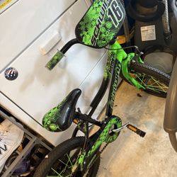 Boys Bike With Training Wheels 