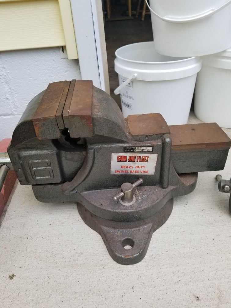 Heavy Duty Bench Vise (2)