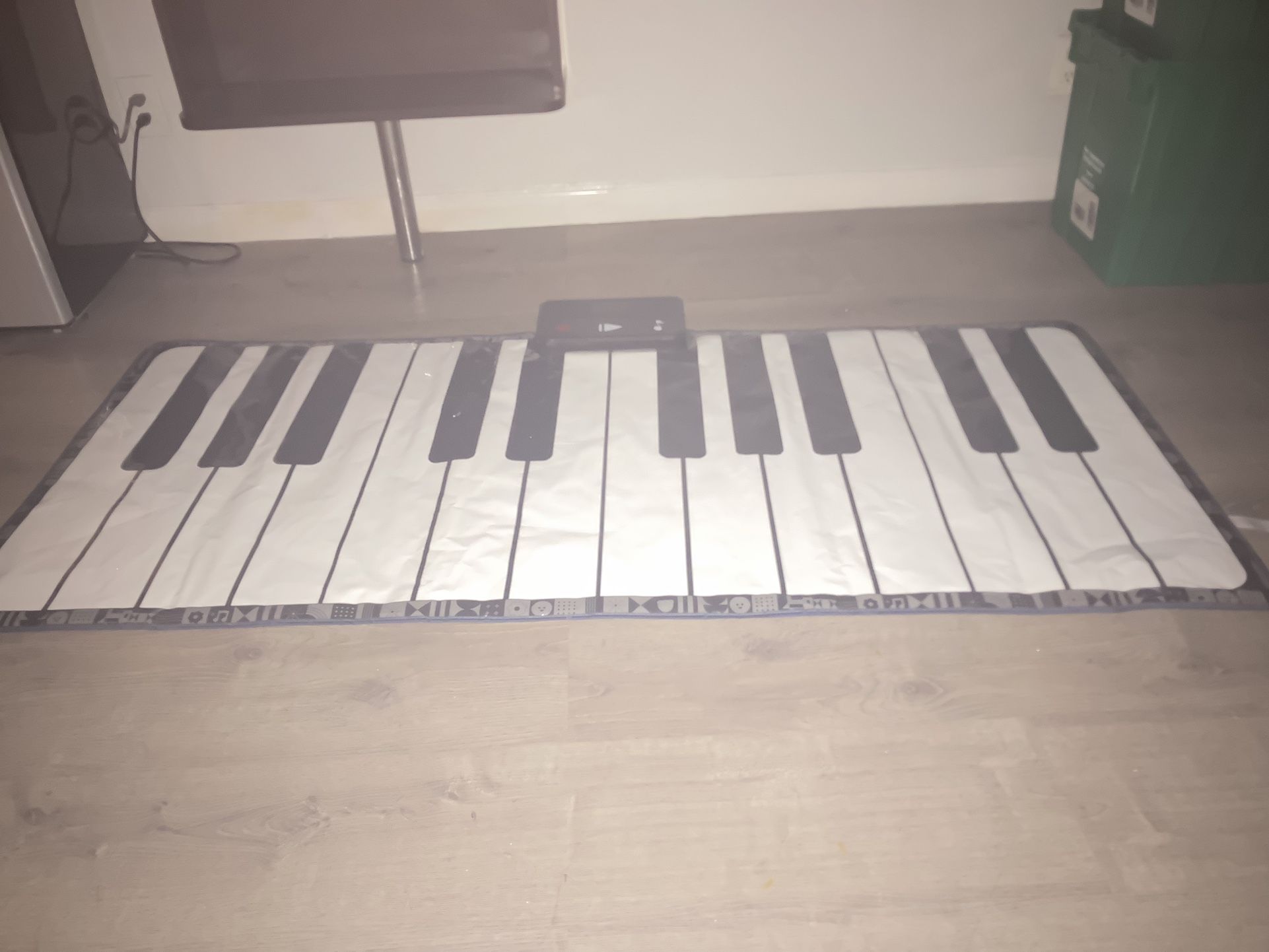 FLOOR PIANO