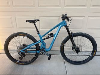 2025 Small Revel Rail