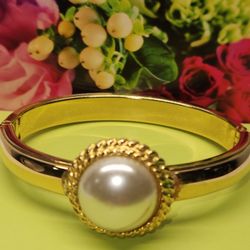 #1798, 10K GP VINTAGE BANGLE CABOCHON PEARL BRACELET. GORGEOUS 
