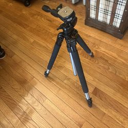 SLIK Pro 330DX-B tripod with SH-705E 3 way head + quick plate #2340