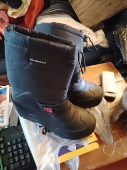 Landmark boots size 9