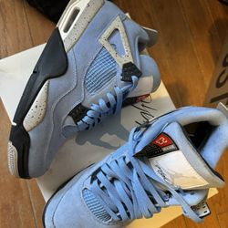 Jordan 4 Retro University Blue 