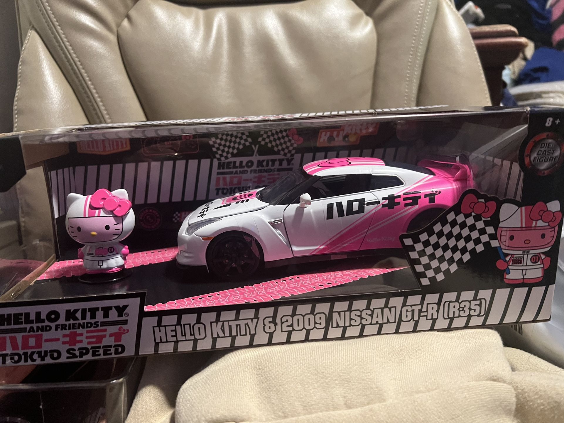 40 dollars new hello kitty car collection toy 