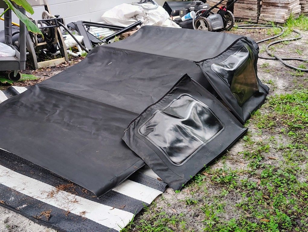 Jeep 2016 4 Door. Soft Top Roof