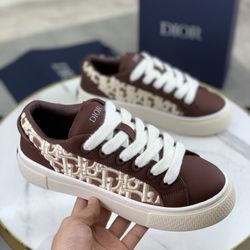 DR flat sneakers