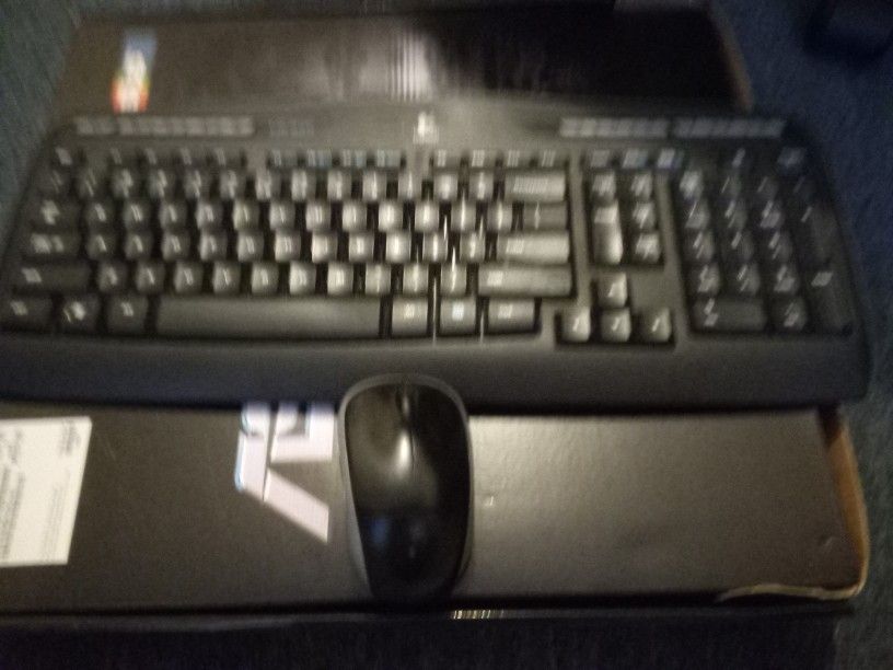 Wireless Logitech Mouse And Keyboard