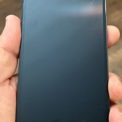 IPHONE 12 Black, 64 GB, ATT , Clean Phone * Everything Works .. Near New *