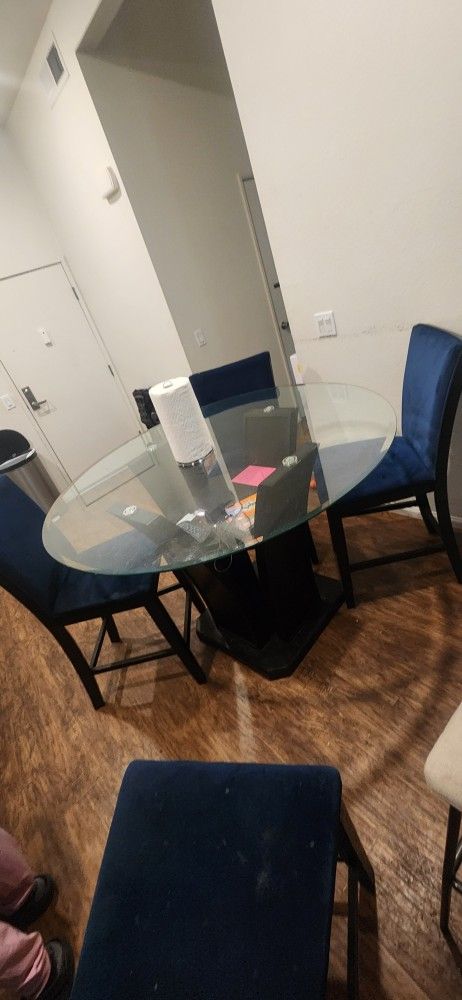 Dining Table & Chairs