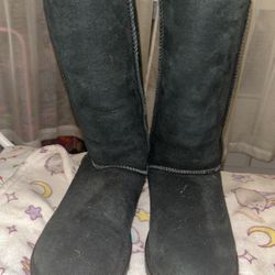 Black Uggs 