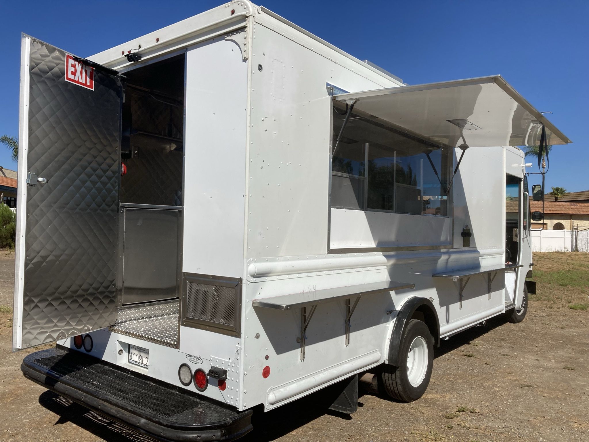 Food Trucks And Food Trailers For Sale!! Permits Guaranteed !! One Stop