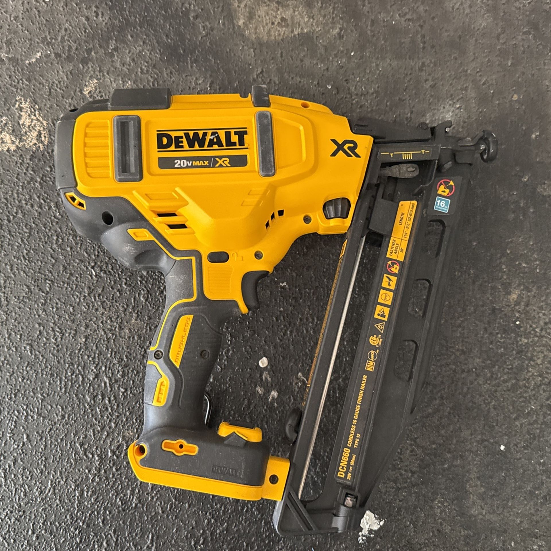 Dewalt 20v 16g Angled Nailgun