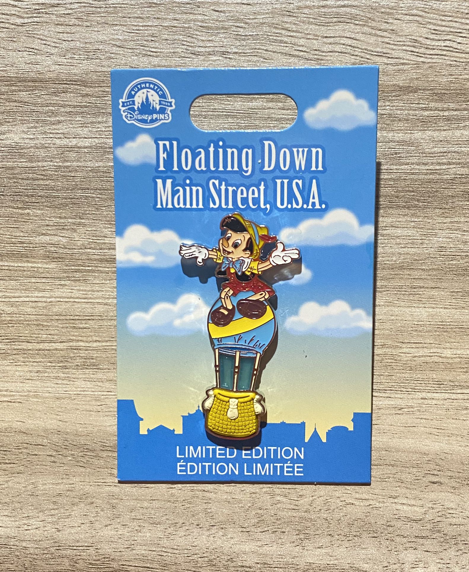 New Disney Pin Pinocchio Floating Down Main USA Glass Glitter Limited Edition 