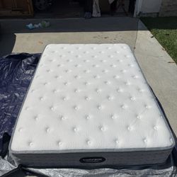Full Size Mattress-Like New 