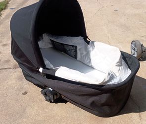 Car seat and bassinet