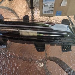 Cadillac Escalade Left Tailgate Light