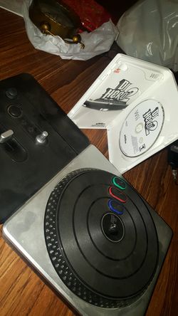 DJ Hero 2 turntable bundle ( WII )