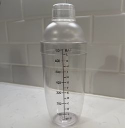 clear plastic boba/cocktail shaker