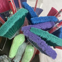 Escobas Y Trapiadores 