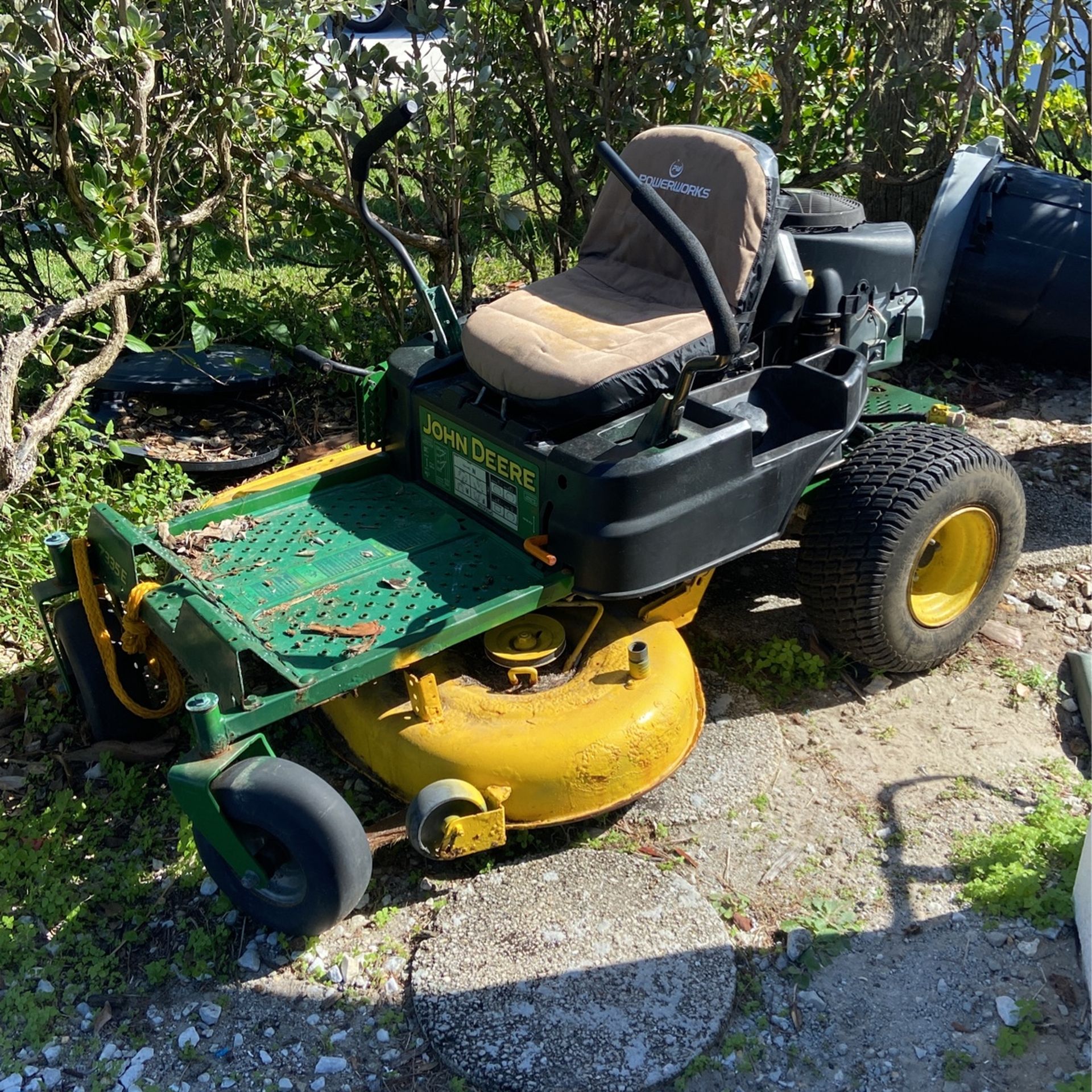 John Deere 7335E