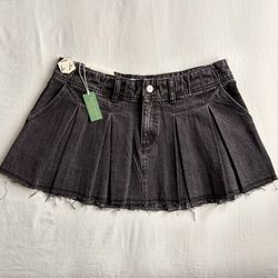 Abrand Chloe Pleated Mini Skirt In Washed Black 