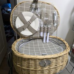 woven willow picnic Basket Like Now 